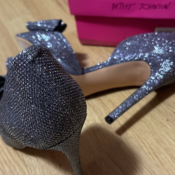 BETSEY JOHNSON PRINCE PEWTER PUMPS!! - Picture 3 of 5